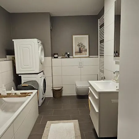 Zentrale Mit 2 Tg-stellplaetze Bis 5 Gaeste Apartment Leipzig