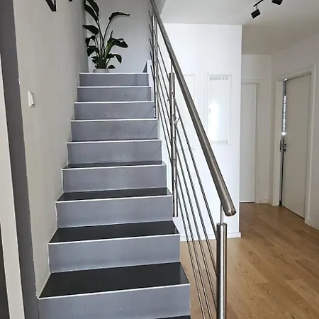Zentrale Mit 2 Tg-stellplaetze Bis 5 Gaeste Apartment
